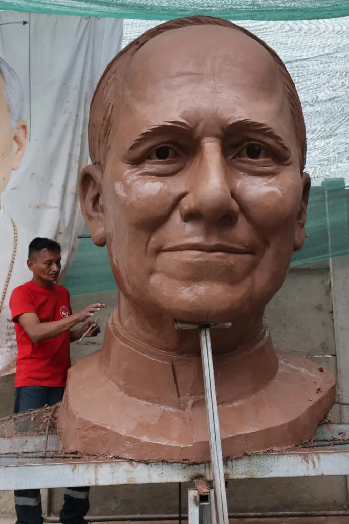 Estatua de papa León XIV