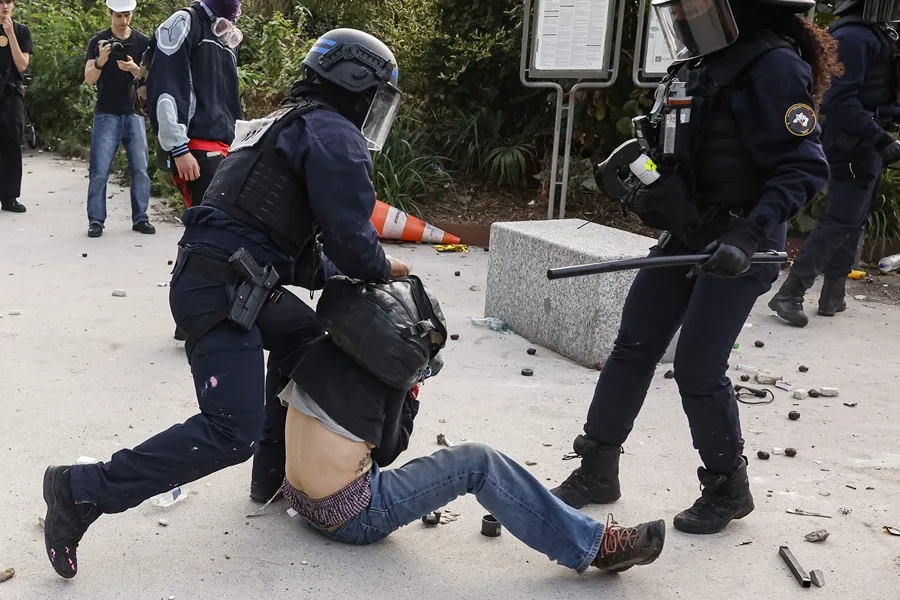 FRANCIA-ESTUDIANTES-POLICIA-4