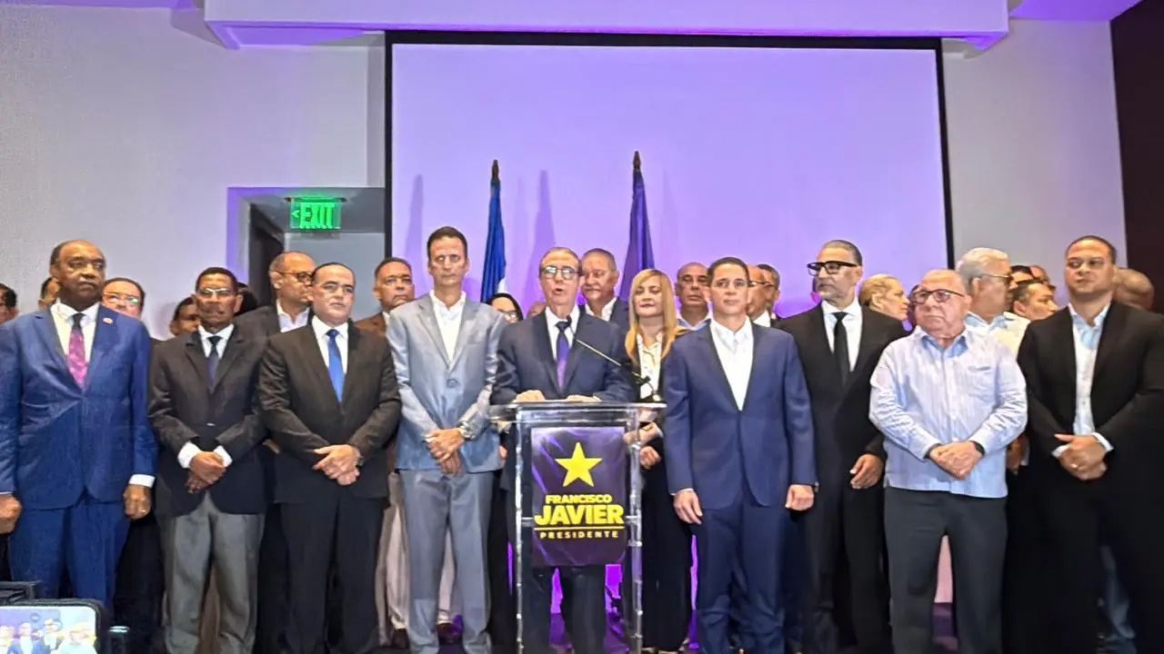 Francisco Javier García cuestiona suspensión de consulta del PLD y reafirma que seguirá por la candidatura presidencial