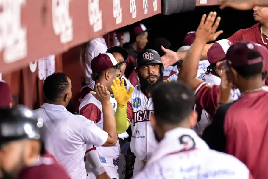 Gigantes-Saludo