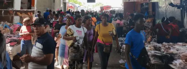 Haitianos en mercado