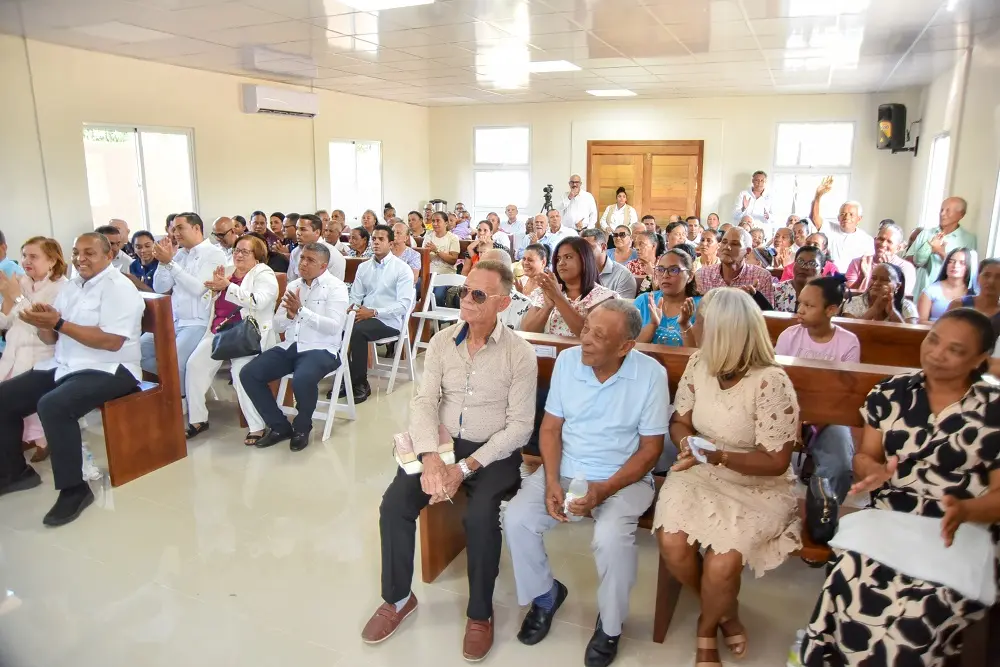 José Andújar inaugura nueva capilla en Sabana Rey, La Vega