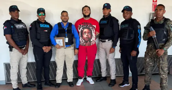 Jhovanny de Jesús Metz Cruz, alias “Macho”, quien se encontraba prófugo en Jamaica cuando es entregado a las autoridades dominicanas