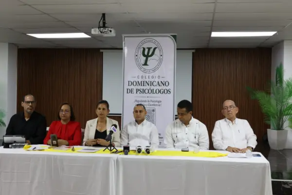 Jorge Morillo, María de los Santos, Abril Arias; Miguel Lora Coradín, Noel de la Rosa y Ricardo Winter. José de León.