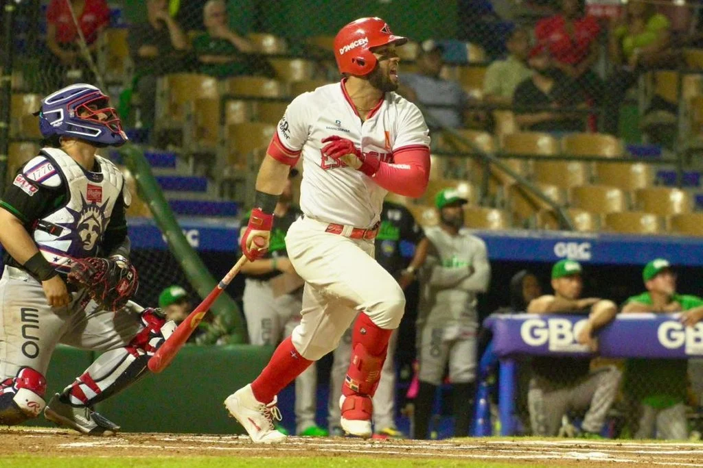 ¡Otro palo de Marmolejos! Leones ganan sexto seguido al blanquear a las Estrellas