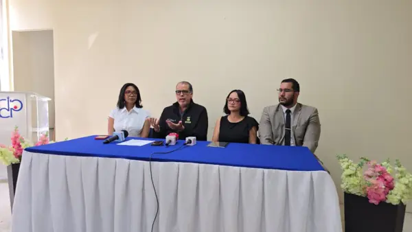 Los doctores José Ramírez y Claudia Santos, presidente y vicepresidenta de ASODCO.