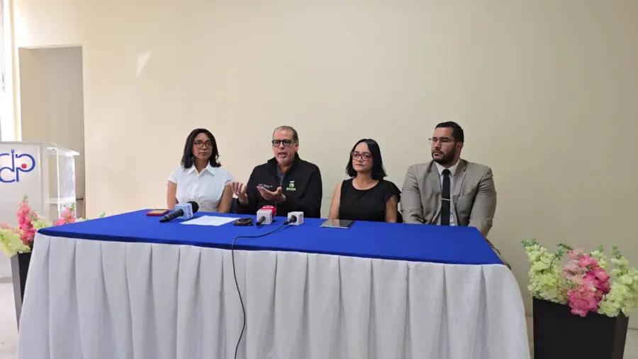 Los doctores José Ramírez y Claudia Santos, presidente y vicepresidenta de ASODCO.