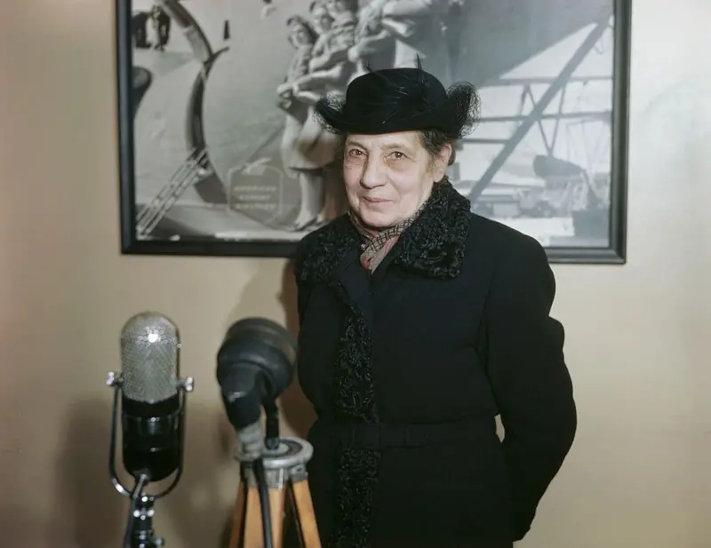 La física teórica Lise Meitner no ganó el Nobel pero tiene un elemento en la tabla periódica bautizado en su nombre: el meitnerio.
