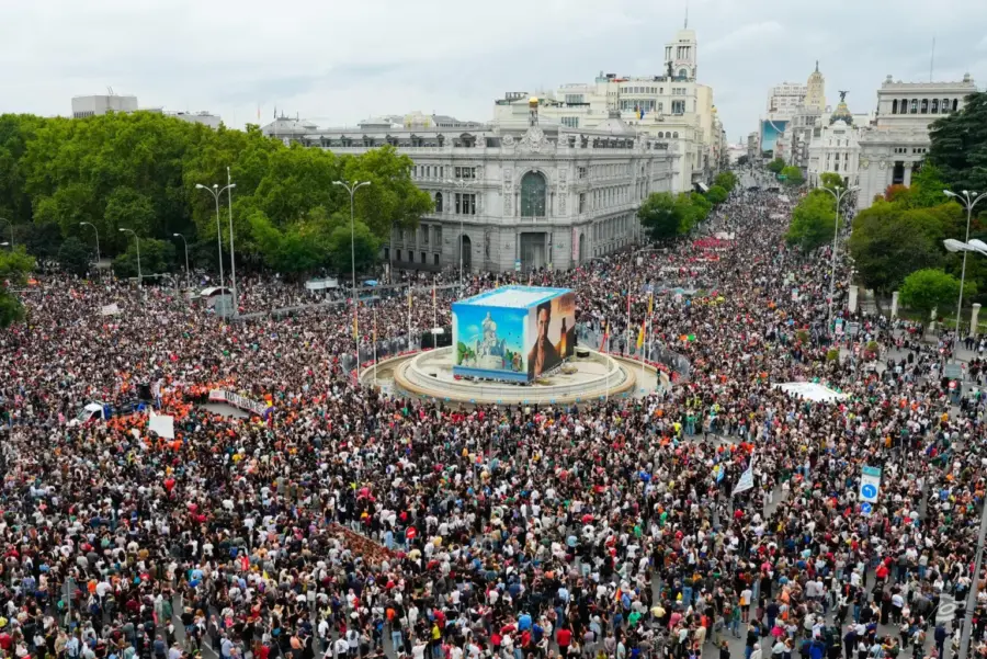 La-marcha-por-vivienda-en-Madrid-reune-a-70.000-personas-mientras-en-Valencia-se-producen-incidentes-2