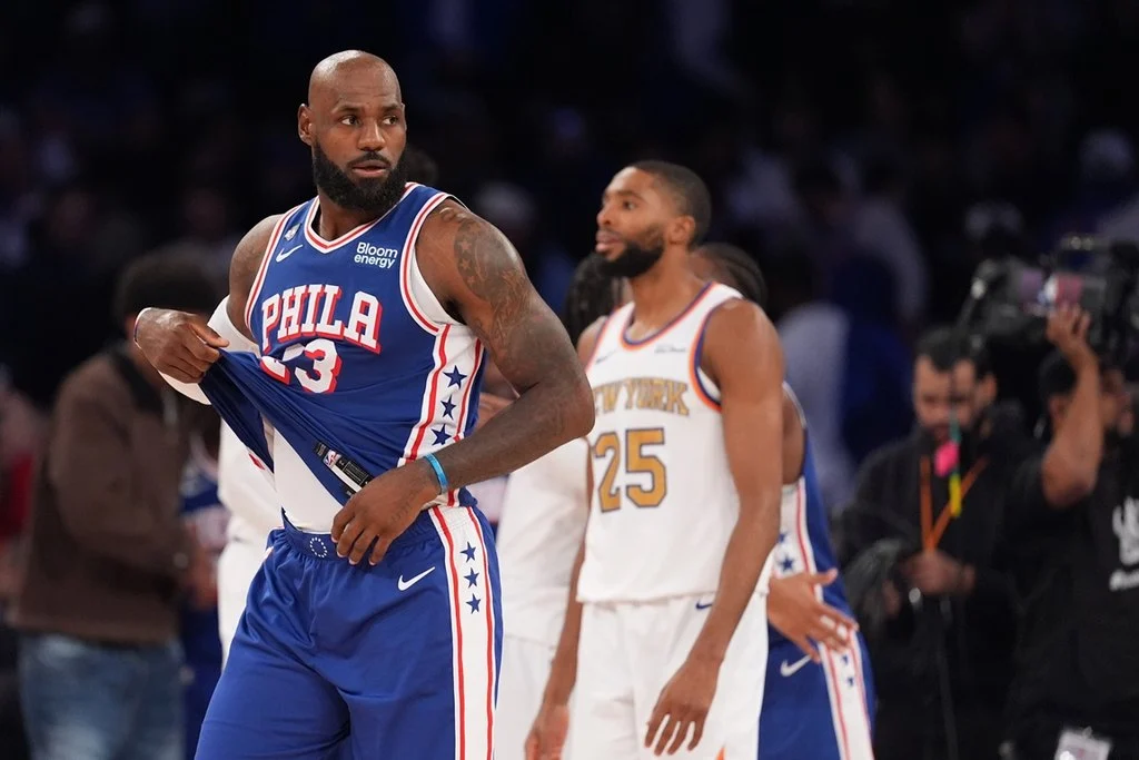 Donald Trump acusó el jueves a LeBron James de faltar al respeto a Estados Unidos