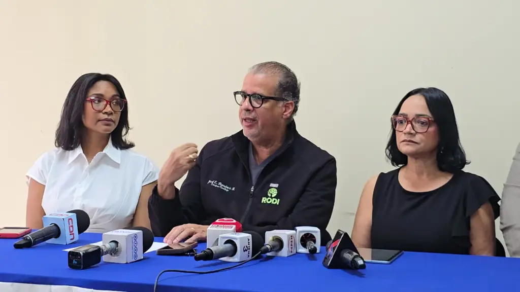 Los doctores José Ramírez y Claudia Santos.