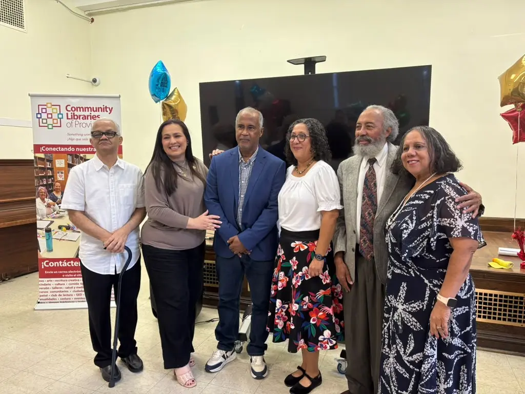 Ricardo Vega presenta "Balada de la Angustia": un libro sobre viajes en yola, racismo y tecnología