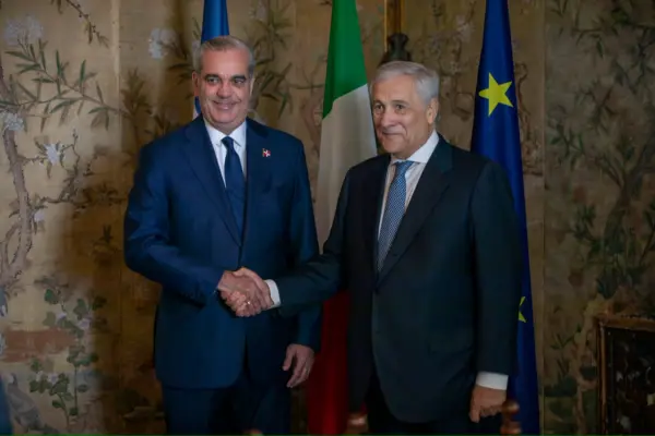 Luis Abinader y Antonio Tajani, viceprimer ministro y ministro de Asuntos Exteriores de Italia