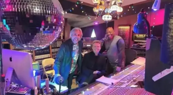 Luis Miguel en un estudio de grabación