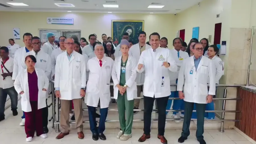 Médicos de la Maternidad de la Altagracia cumplen paro de 24 horas convocado por el Colegio Médico.