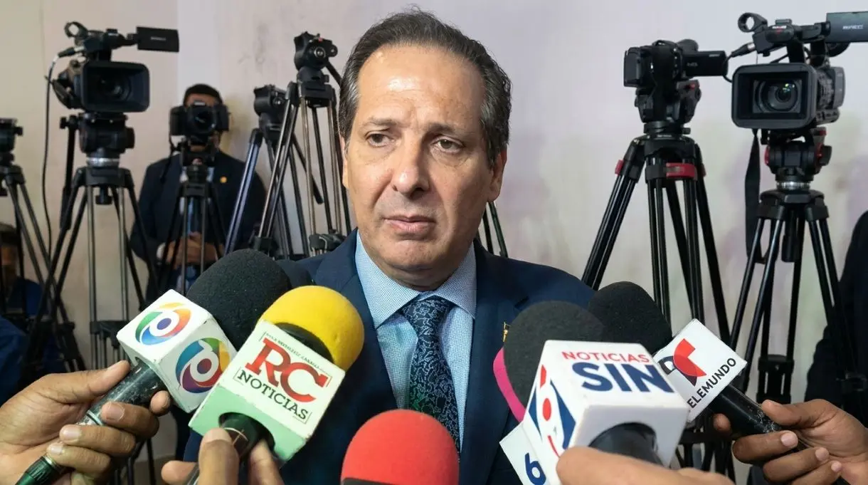 Salud Pública activa alerta por lluvias y SNS refuerza hospitales ante emergencias; Robert Reid Cabral sufre daños eléctricos