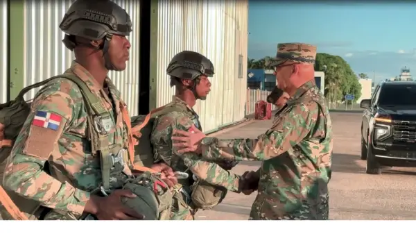 Fuerza Aérea culmina Curso de Paracaidismo Militar con salto de tropa