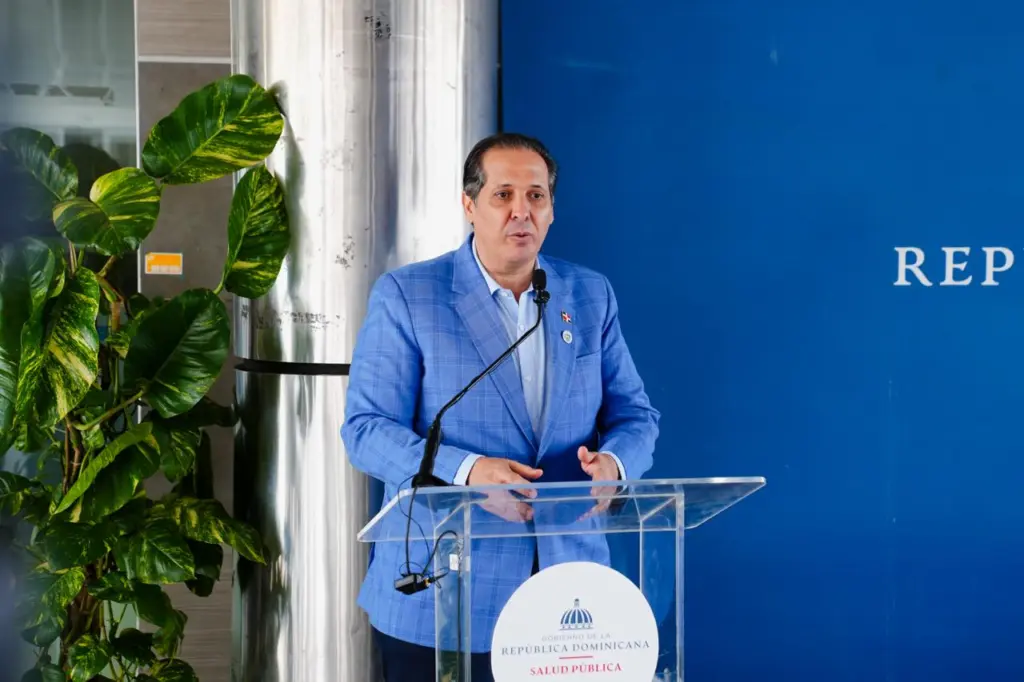 Víctor Atallah, ministro de Salud, destacó que la rabia es una enfermedad dolorosa y mortal.