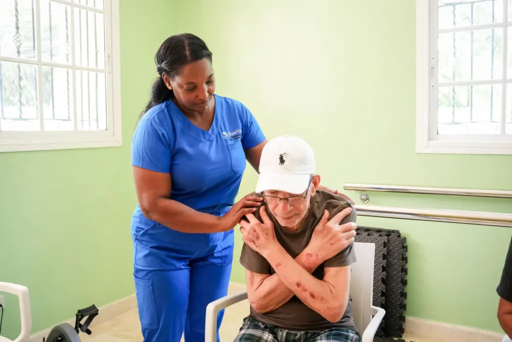 VivirMás inaugura en Arroyo Hondo su nueva residencia integral para adultos mayores