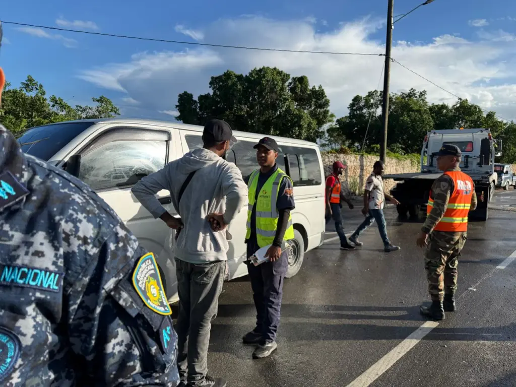 INTRANT retiene autobuses operados por haitianos ilegales en Friusa