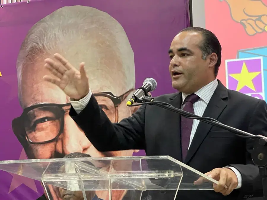 Robert de la Cruz,