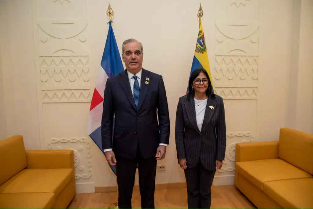 Abinader y Delcy Rodríguez abordan cooperación energética, relaciones consulares y turismo en reunión bilateral en Roma