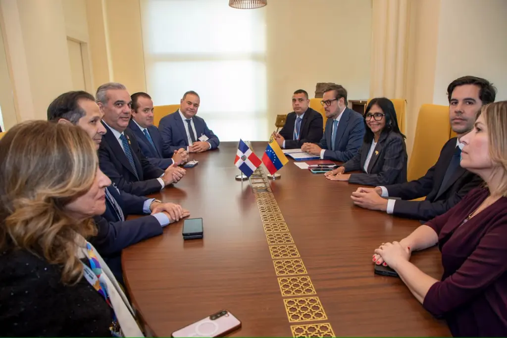 Abinader y Delcy Rodríguez abordan cooperación energética, relaciones consulares y turismo en reunión bilateral en Roma