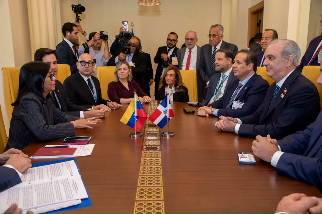 Abinader y Delcy Rodríguez abordan cooperación energética, relaciones consulares y turismo en reunión bilateral en Roma