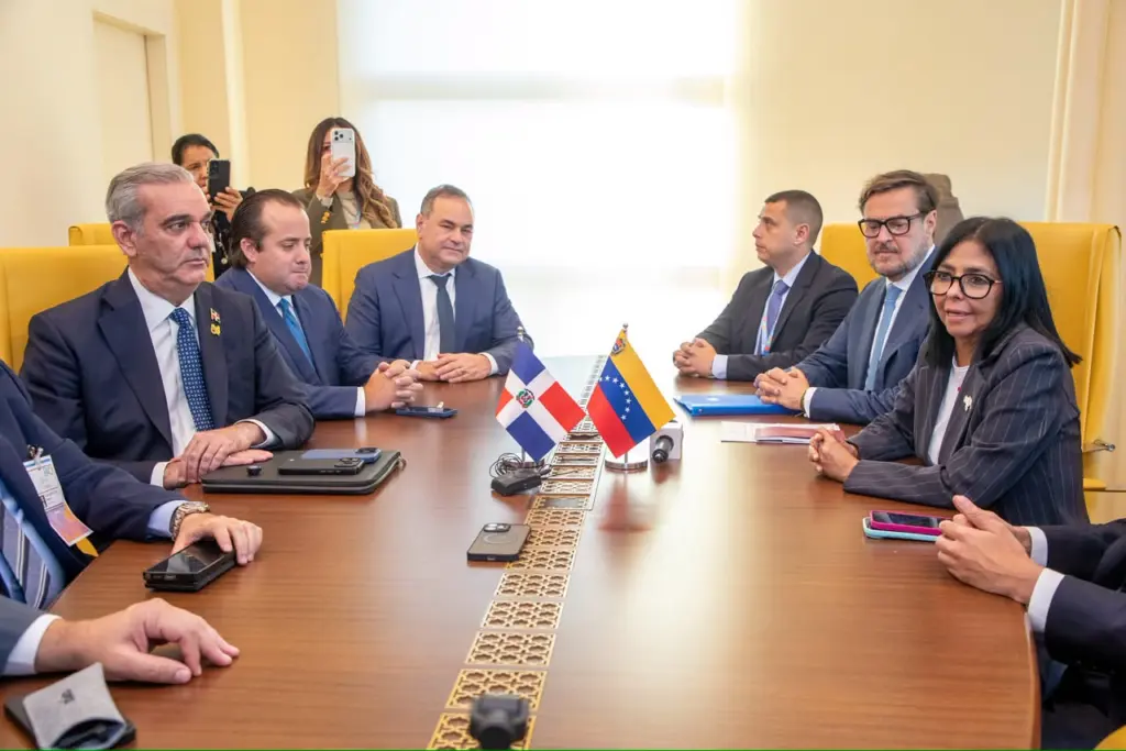 Abinader y Delcy Rodríguez abordan cooperación energética, relaciones consulares y turismo en reunión bilateral en Roma