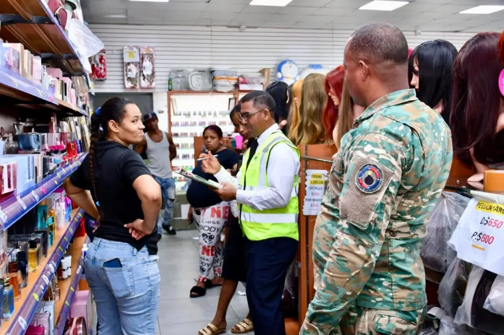Autoridades paralizan 24 comercios chinos por riesgos laborales e intervienen a 91 que despedían empleados antes de los tres meses