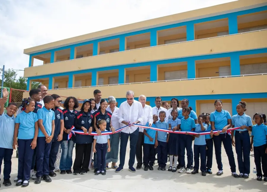 Presidente Abinader inaugura escuelas en San Pedro de Macorís