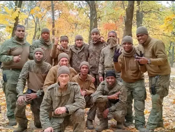 Seis hijos esperan el regreso de su padre, un mecánico dominicano que habría terminado en la guerra de Rusia