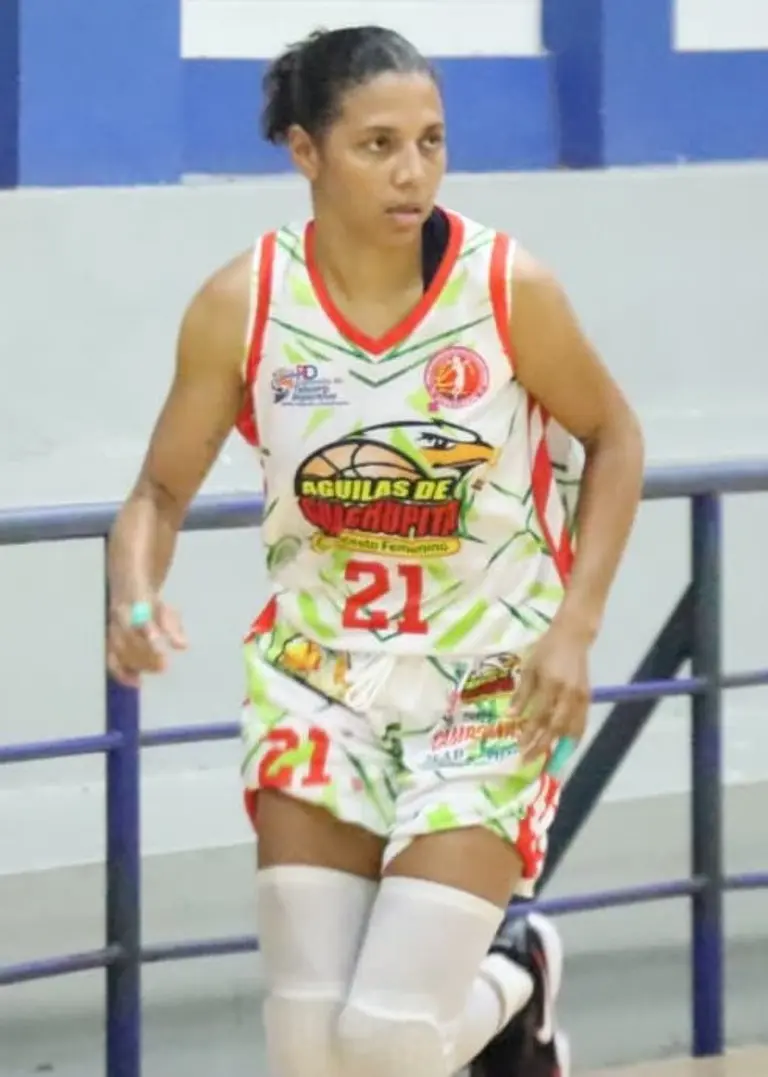 Yadira Polanco, de las Águilas de Guachupita. (1)