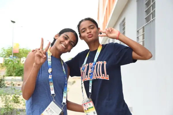 Zoe Paniagua y Yarelín Reyes