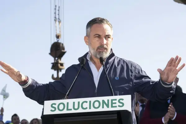El líder de Vox, Santiago Abascal durante un acto electoral este miércoles en Santander. EFE/ Pedro Puente Hoyos