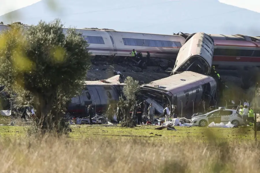 Accidente de tren en Toledo, última hora. Al menos 68 personas fallecidas en el accidente de trenes de Urda. EFE.