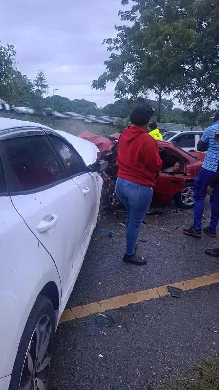 Cinco personas pierden la vida en accidente de tránsito en la Circunvalación de Santo Domingo