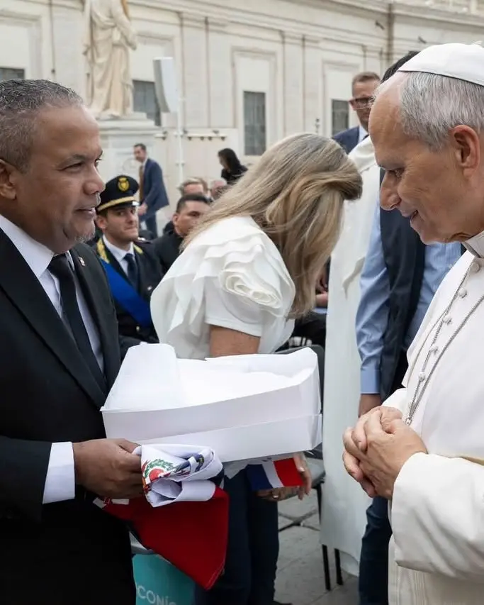 Héctor Acosta visita al papa León XIV y pide oración por República Dominicana