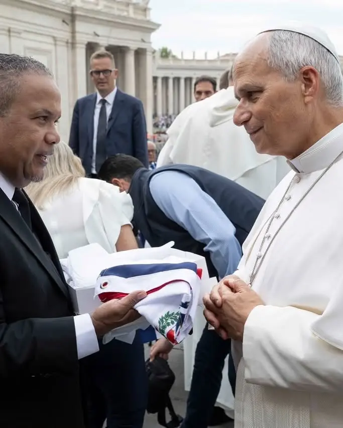 Héctor Acosta visita al papa León XIV y pide oración por República Dominicana