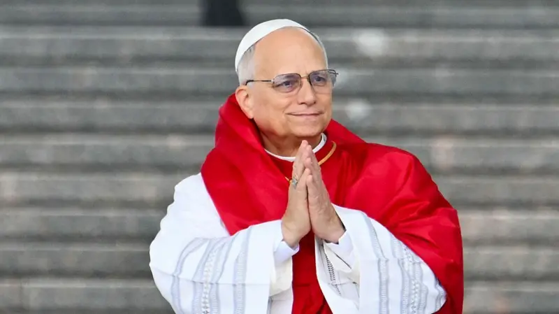 ¿Quién queda a cargo del Vaticano mientras el papa León XIV se recupera de una cirugía pulmonar?