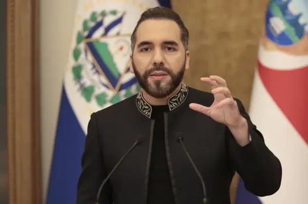 Fotografía de archivo del presidente de El Salvador, Nayib Bukele, durante una rueda de prensa, en San Salvador (El Salvador). EFE/ Rodrigo Sura