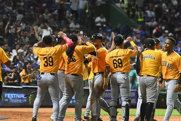 El Cibao en imágenes: Águilas y Gigantes en acción