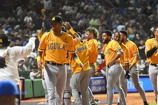 El Cibao en imágenes: Águilas y Gigantes en acción