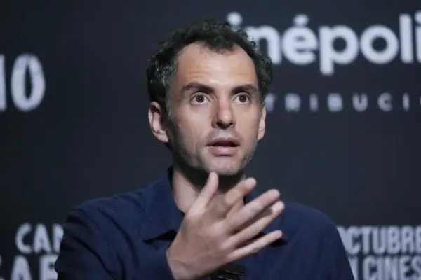 El director mexicano Jonás Cuarón habla en el Festival Internacional de Cine de Morelia este viernes, en Michoacán (México). EFE/ Ivan Villanueva