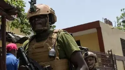 Imagen de archivo de soldados patrullando en Haiti.