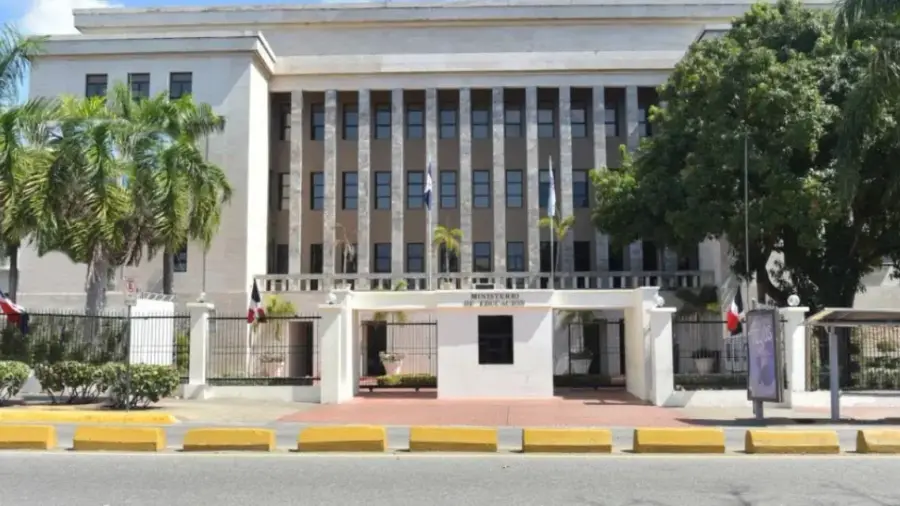 Fachada frontal del Ministerio de Educación