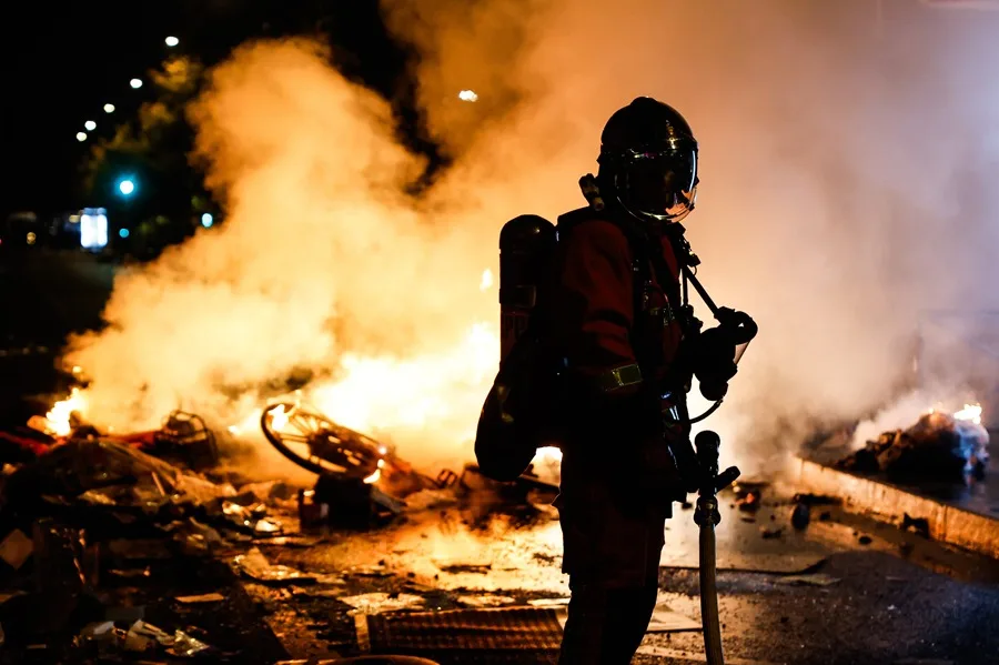 Segunda noche de toques de queda en varias ciudades francesas y más ayudas para las empresas saqueadas