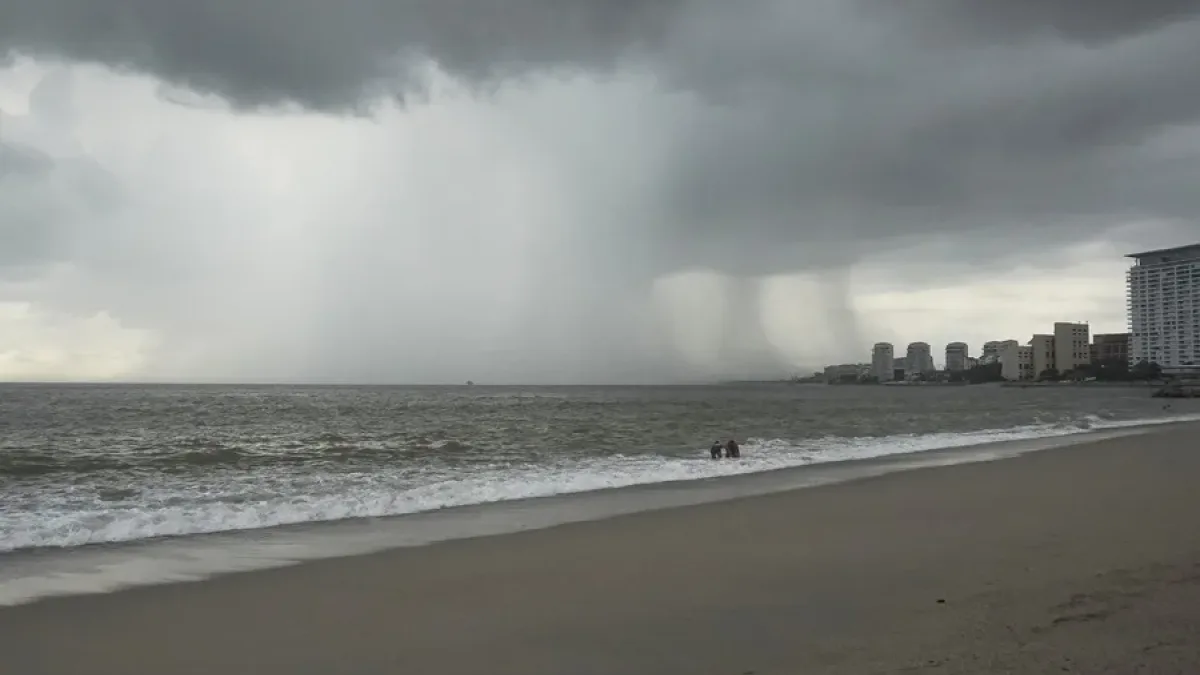 El huracán Trudy avanza en México hacia Jalisco y Colima con previsión de lluvias, fuerte oleaje y mayor fuerza