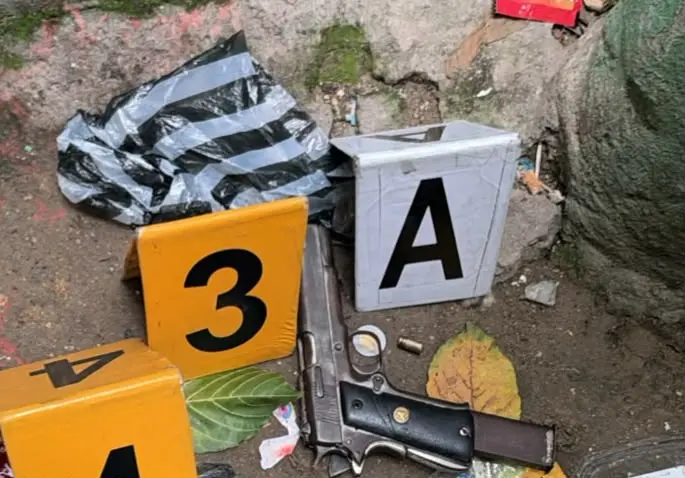 Dos hombres buscados por robos mueren en alegados enfrentamientos con la Policía
