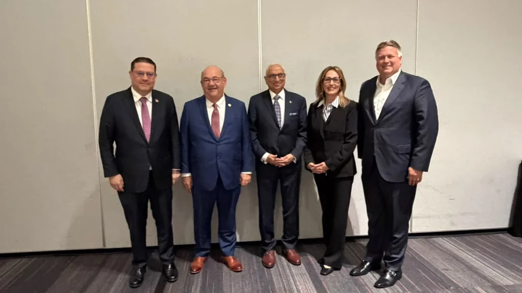 Firman acuerdo para desarrollar la industria de semiconductores en RD